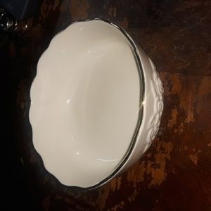 Lenox Bowl measures approximately 51/2" across & 2" high (SKU 1504)